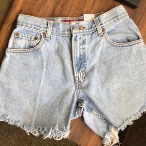 Levi cut off shorts in light wash